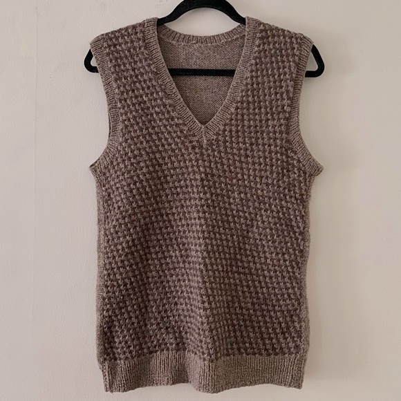 sweater vest - Picture 1 of 4